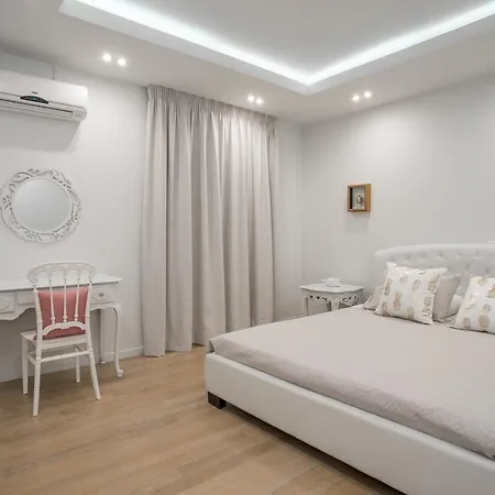 Pineapple Seaside Apartment