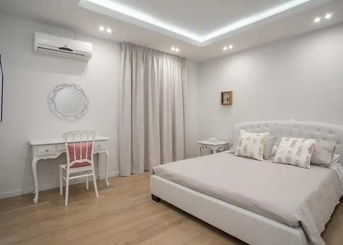 Pineapple Seaside Apartment